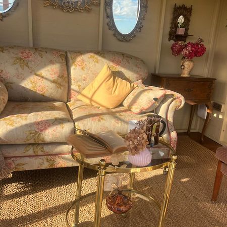 The Pink Cottage Upstairs Suite & Garden Summer Room Whitehead Ngoại thất bức ảnh
