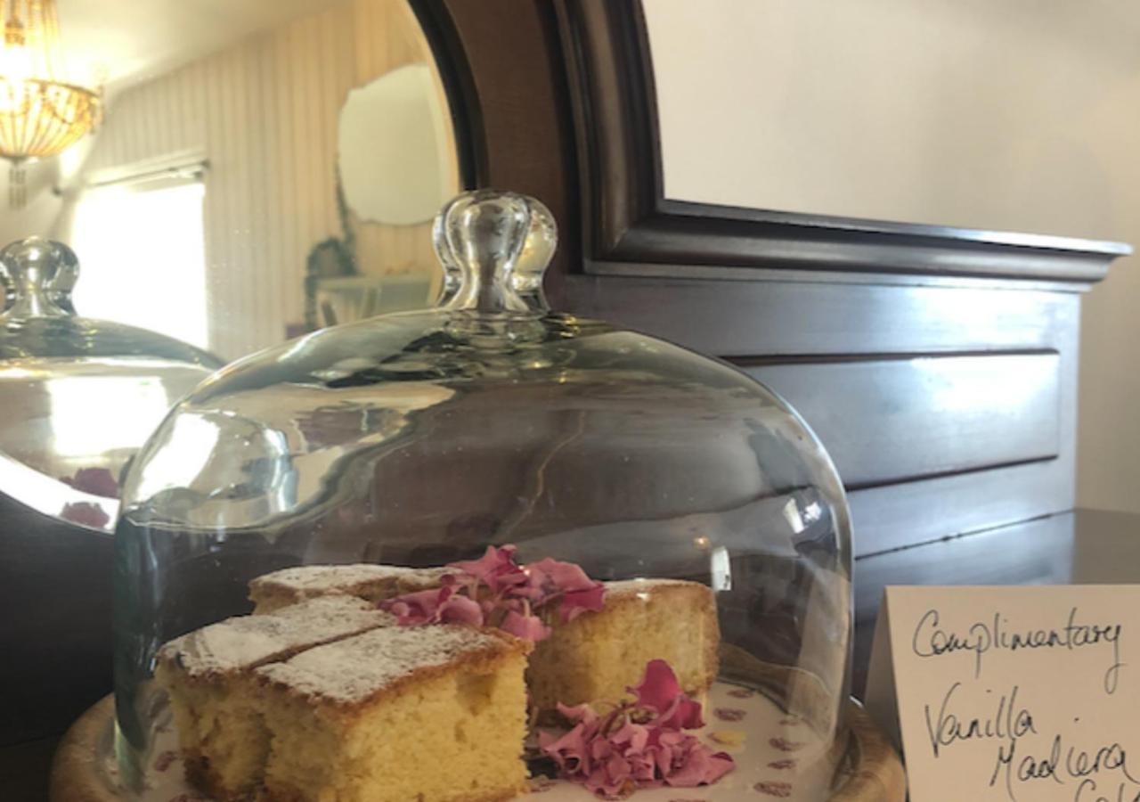 The Pink Cottage Upstairs Suite & Garden Summer Room Whitehead Ngoại thất bức ảnh
