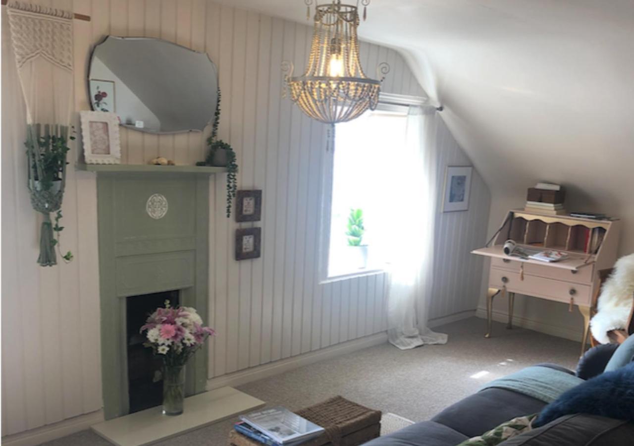 The Pink Cottage Upstairs Suite & Garden Summer Room Whitehead Ngoại thất bức ảnh