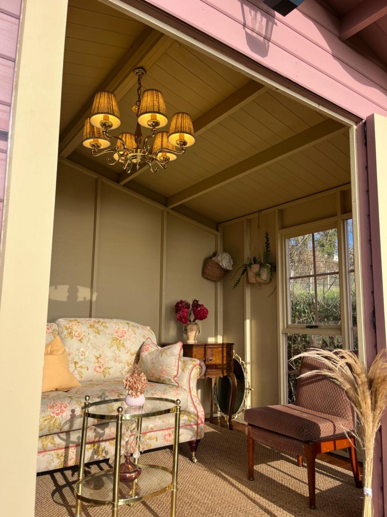 The Pink Cottage Upstairs Suite & Garden Summer Room Whitehead Ngoại thất bức ảnh